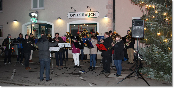 Adventsingen am alten Rathaus in Pfuhl