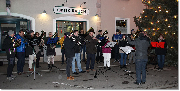 Adventsingen am alten Rathaus in Pfuhl