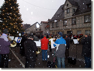 Graupelschauer beim Silvesterblasen